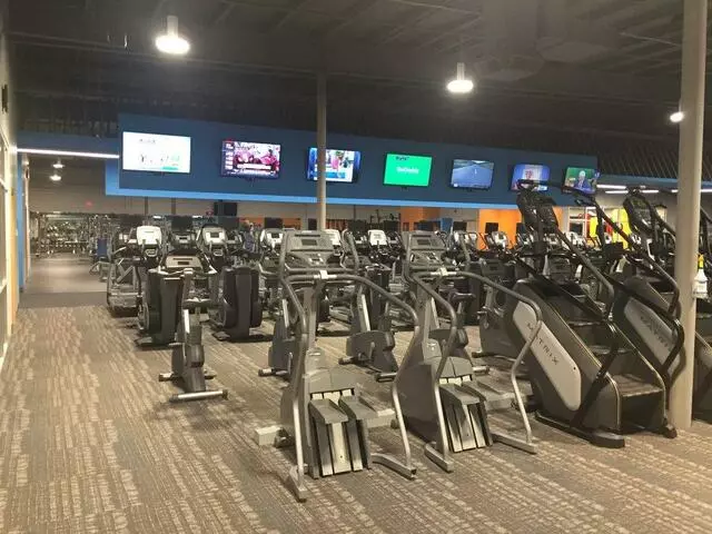 Genesis Health Clubs - Merle Hay