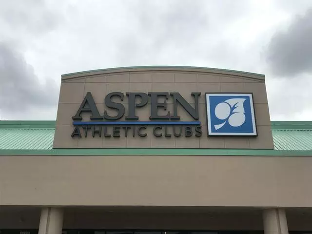 Genesis Health Clubs - Merle Hay